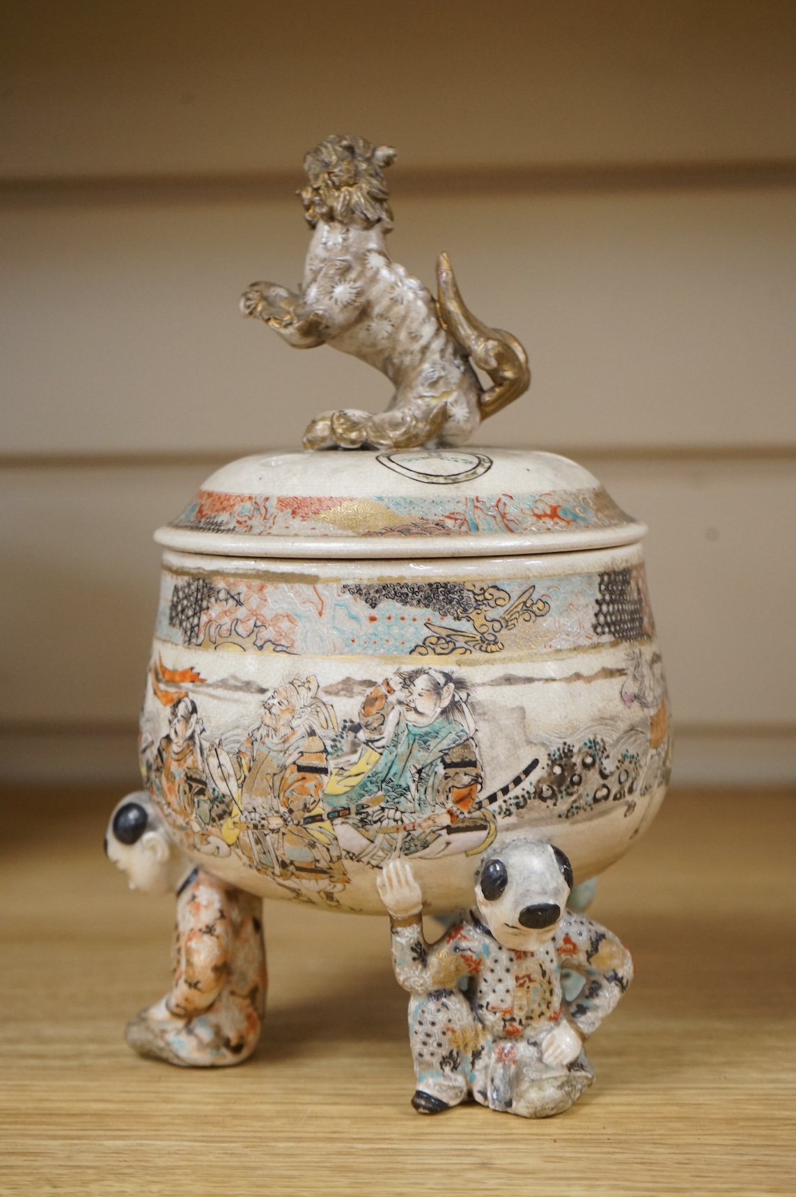 A Japanese Satsuma tripod koro and cover, Meiji period, 21cm